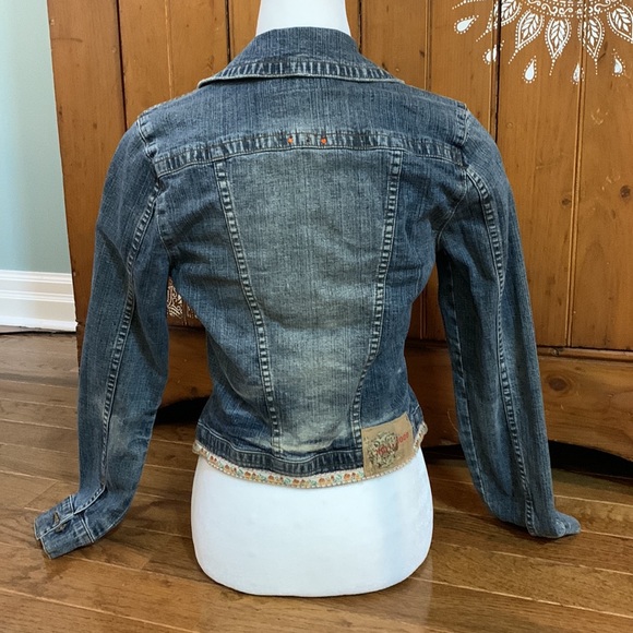 Jean jacket. - Picture 5 of 8